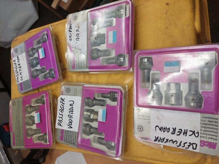 Anti diefstalbouten voor vw golf mk1 , mk2 en vroege mk3, Hobby en Vrije tijd, Verzamelkaartspellen | Yu-gi-Oh!, Zo goed als nieuw