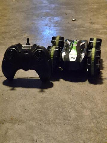 amfibische RC-stuntauto beschikbaar voor biedingen