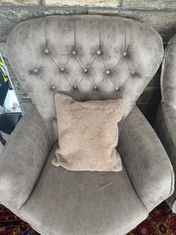 Modern couch beschikbaar voor biedingen