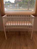babybed met matras, hoeslaken en matrasbeschermer, Ophalen, Zo goed als nieuw