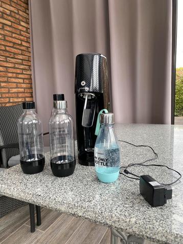 Soda stream black  4 flessen en een gasfles, Enlèvement, Comme neuf