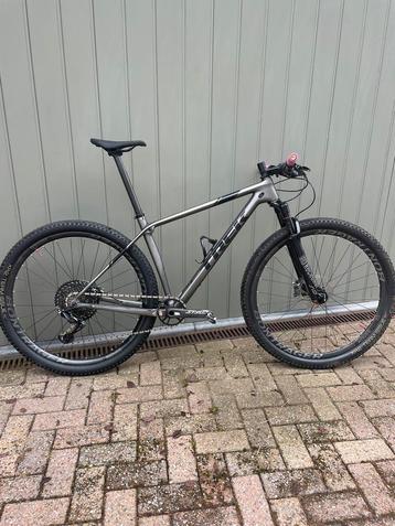 Trek pro caliber 9.8 maat 58  disponible aux enchères