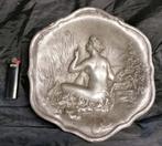 ronde schaal "naakte vrouw" in tin gesigneerd J.Garnier, Ophalen of Verzenden