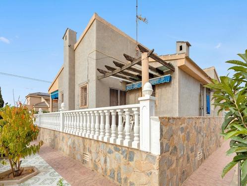 Mediterrane vrijstaande villa met 2 garages  in Torrevieja, Immo, Buitenland, Spanje, Woonhuis, Overige