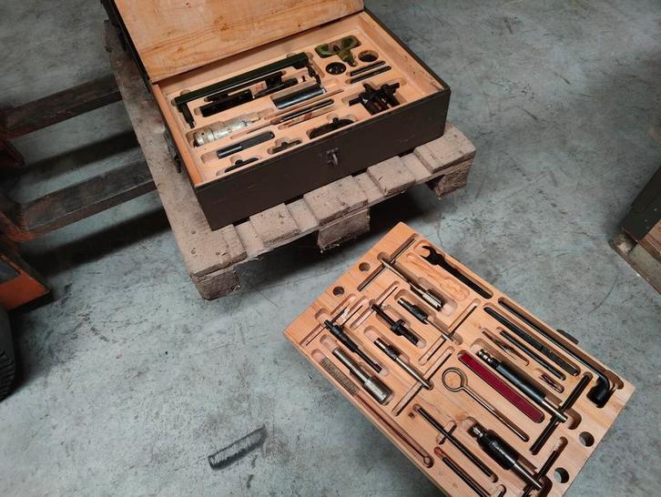 Militaire onderdelen, gereedschappen, compressoren., Doe-het-zelf en Bouw, Gereedschap | Machine-onderdelen en Toebehoren, Ophalen of Verzenden