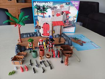 Playmobil 6146 + 6683 Piratenfort & schat beschikbaar voor biedingen