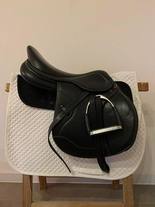 Ikonic light springzadel, Dieren en Toebehoren, Paarden en Pony's | Zadels, Zo goed als nieuw, Springen, Ophalen