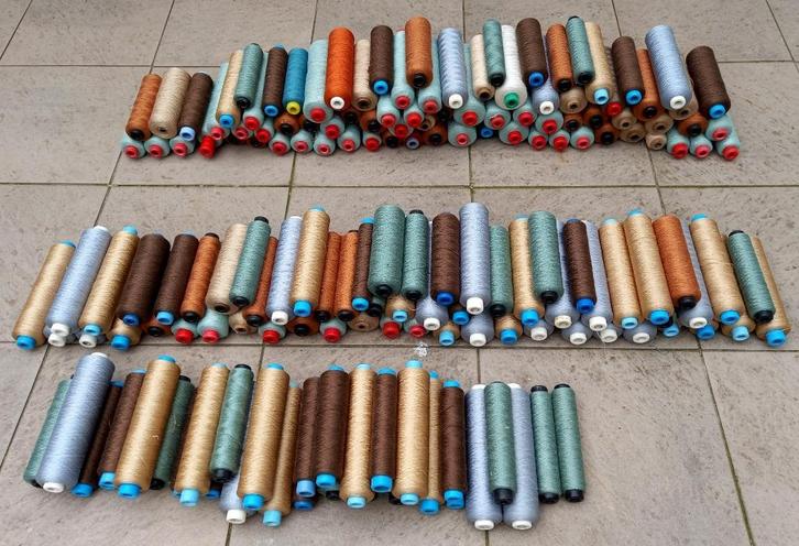 een lot naai/overlock garen, Hobby en Vrije tijd, Naaien en Fournituren, Ophalen