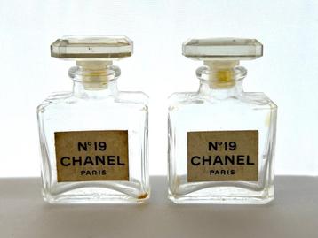 oude Chanel N°19 miniatuur parfumflesjes beschikbaar voor biedingen
