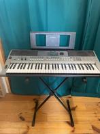 Yamaha PSR E443 piano + statief, Gebruikt, Piano, Zwart, Ophalen