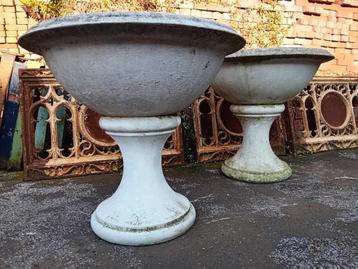 Vases de jardin XL anciens en béton