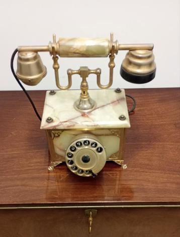 Marmeren oude telefoon (onyx) beschikbaar voor biedingen