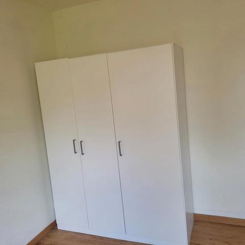 Superbe garderobe penderie blanche 3portes 140x55x180 LxPxH, Maison & Meubles, Armoires | Penderies & Garde-robes, Comme neuf