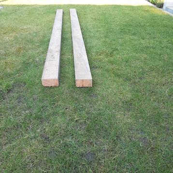 Houten balken van ongeveer 3m lang  beschikbaar voor biedingen