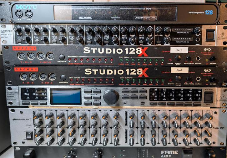 Motu Midi express 128, Muziek en Instrumenten, Midi-apparatuur, Ophalen of Verzenden