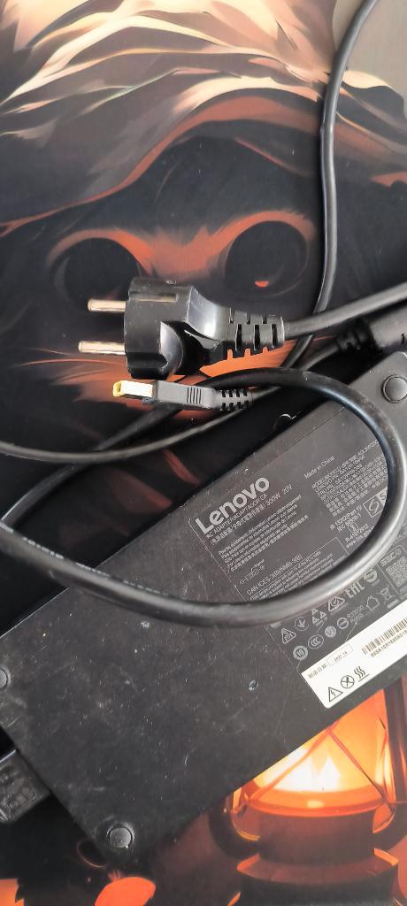 Originele Lenovo 300W Laptop Adapter – 20V 15A – Slim Tip, Computers en Software, Laptop-opladers, Zo goed als nieuw, Ophalen of Verzenden