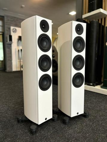 System Audio Legend 40.2 Silverback Wit met Stereo HUB beschikbaar voor biedingen