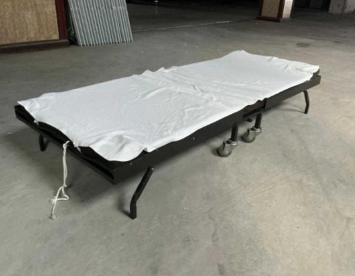 Bijzetbed / opklapbed, Huis en Inrichting, Slaapkamer | Bedden, Gebruikt, Eenpersoons, 190 cm of minder, Metaal, Zwart, Ophalen