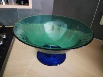 fruitschaal in gekleurd glas beschikbaar voor biedingen