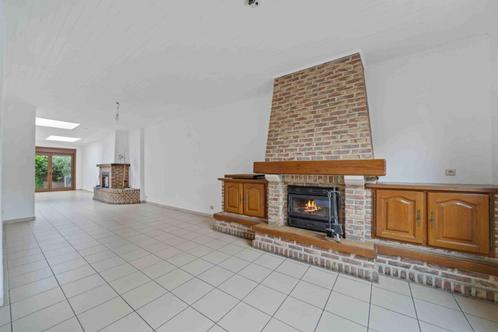 Maison 4chambres à proximité du centre-ville et des écoles, Immo, Huizen en Appartementen te koop, Provincie Henegouwen, 200 tot 500 m²