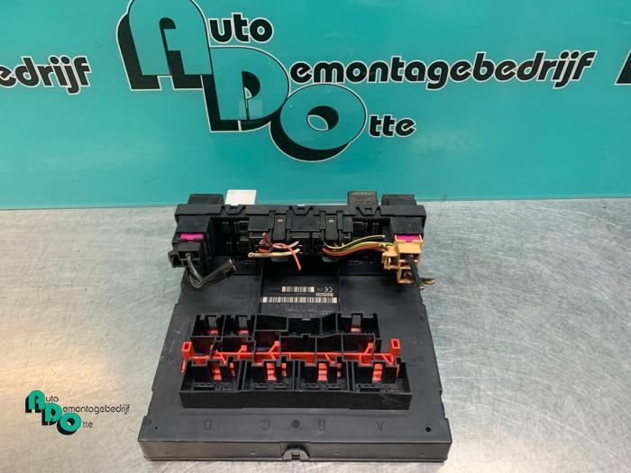 Boîte à fusibles d'un Volkswagen Caddy (Caddy 04-), Autos : Pièces & Accessoires, Électronique & Câbles, Volkswagen, Utilisé, 3 mois de garantie