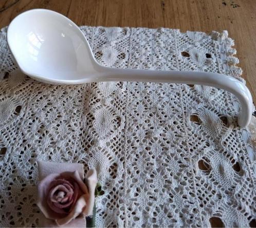 Brocante roomwitte aardewerk sauslepel, Antiek en Kunst, Curiosa en Brocante, Ophalen of Verzenden