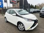 Toyota Aygo X-play 11/2015 069000km Camera Airco Cruise Full, Voorwielaandrijving, Testrit aan huis, Stof, Euro 6