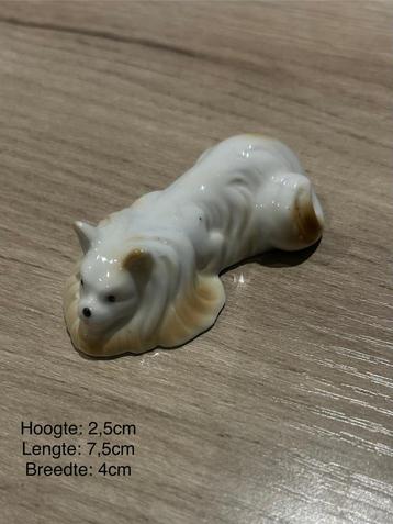 Beeldje hond beschikbaar voor biedingen