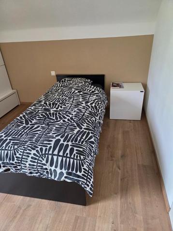 Lit enfant 1 personne + sommier + matelas + chevet beschikbaar voor biedingen