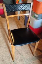vintage stoel met bekleding van rug en zit in zwarte skaï, Maison & Meubles, Chaises, Bois, Enlèvement, Utilisé, Une