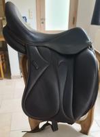 Selle dressage Devoucoux Makila 17 de 2015, Animaux & Accessoires, Enlèvement, Comme neuf, Dressage