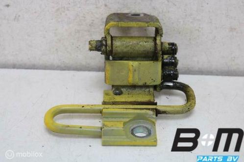 Portier scharnier linksonder VW Caddy 2K 1T0831411C, Auto-onderdelen, Carrosserie, Gebruikt