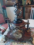 Pendule en marbre rouge+ clé + décors dorés + bronze doré., Antiquités & Art, Antiquités | Horloges, Enlèvement