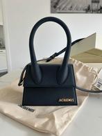 Middelblauwe tas van Jacquemus chiquito. Met etui en doos, Handtassen en Accessoires, Ophalen of Verzenden, Zo goed als nieuw