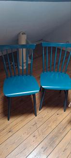 Leuke blauwe houten spijlen stoelen, Huis en Inrichting, Stoelen, Blauw, Twee, Gebruikt, Hout