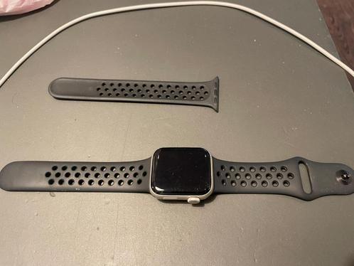 Apple Watch SE GPS 40 mm Starlight with Nike Sportsband, Handtassen en Accessoires, Smartwatches, Zo goed als nieuw, iOS, Zwart