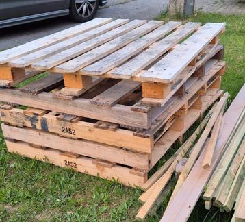 Paletten wegwerp beschikbaar voor biedingen
