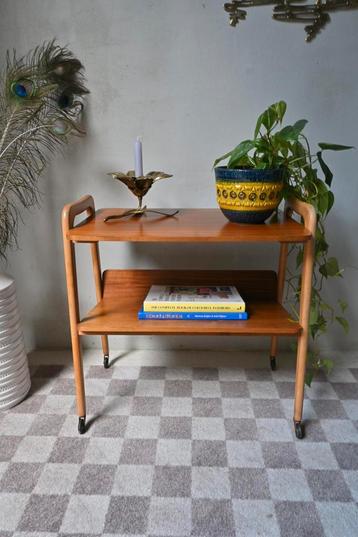 Tijdschriften trolley/bijzettafel van hout beschikbaar voor biedingen