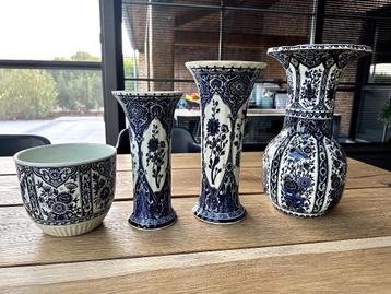 Delfts blauw porseleinen vazen beschikbaar voor biedingen
