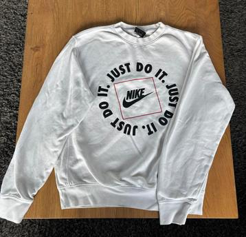 Pull Blanc Nike beschikbaar voor biedingen