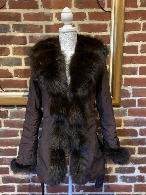 Mooie jas gevoerd met bont, vossenbont M/L, Kleding | Dames, Jassen | Winter, Gedragen, Ophalen of Verzenden