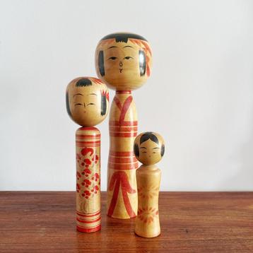 Houten kokeshi-poppen uit Japanse Showa-periode beschikbaar voor biedingen