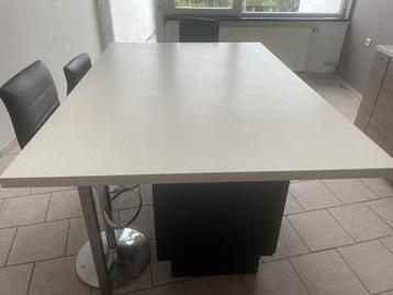 Table salle à manger  beschikbaar voor biedingen