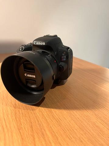 Camera CANON EOS 200D
