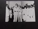 FOTO  KONING BOUDEWIJN OP BEZOEK IN BELGISCH CONGO, Verzamelen, 1960 tot 1980, Ophalen of Verzenden, Foto, Zo goed als nieuw
