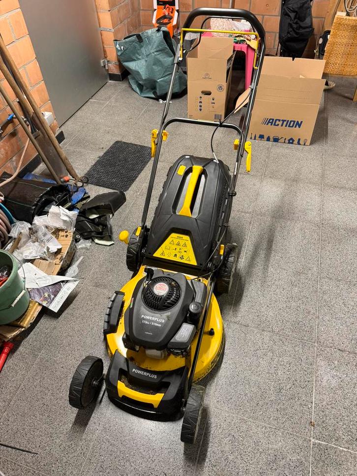 Gloednieuwe Powerplus grasmaaier 51 cm benzine, Tuin en Terras, Grasmaaiers, Zo goed als nieuw, Ophalen