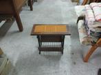 vintage mooi krantenrekje met bankje, oranje tegeltjes, Huis en Inrichting, Woonaccessoires | Krantenbakken en Lectuurbakken, Ophalen