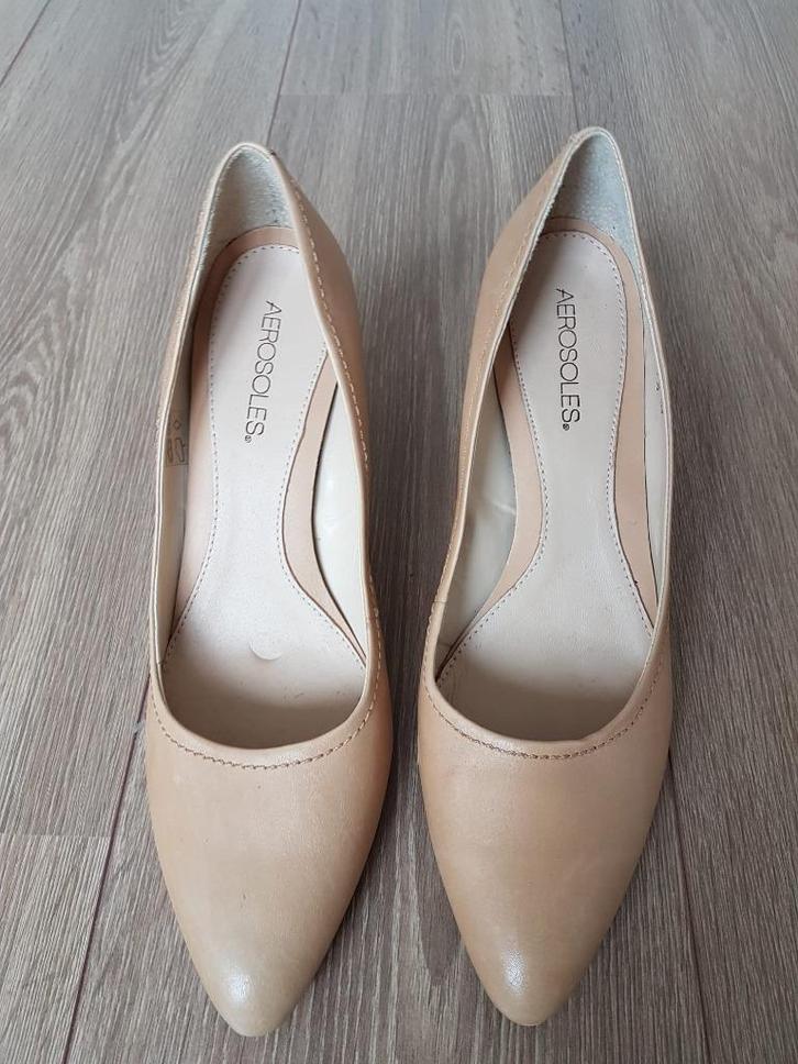 High Heels Beige 8 cm Ongedragen 41 Hakken, Kleding | Dames, Schoenen, Nieuw, Pumps, Beige, Verzenden