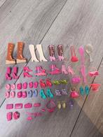 Barbie schoenen/ accesoires en kleren, Kinderen en Baby's, Speelgoed | Poppen, Ophalen of Verzenden, Zo goed als nieuw, Barbie