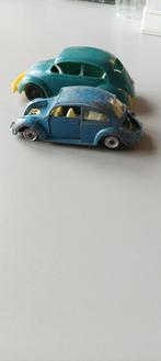2 vw beetle miniaturen: 1 dinky toys, 1 plastic, Hobby en Vrije tijd, Dinky Toys, Gebruikt, Ophalen of Verzenden, Auto